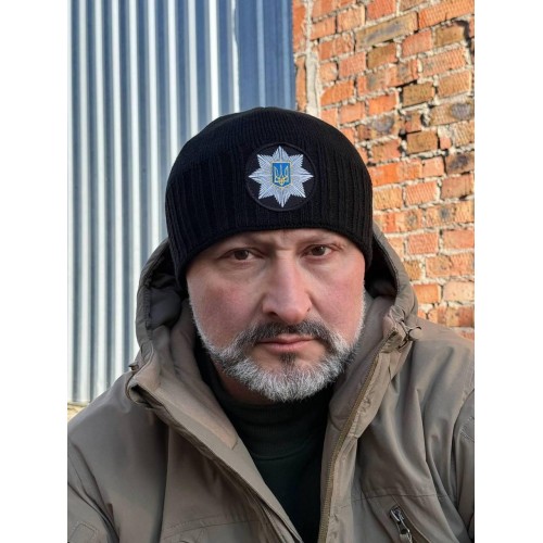 Шапка в'язана з кокардою Поліція Чорна Шапка в'язана з кокардою Поліція Чорна