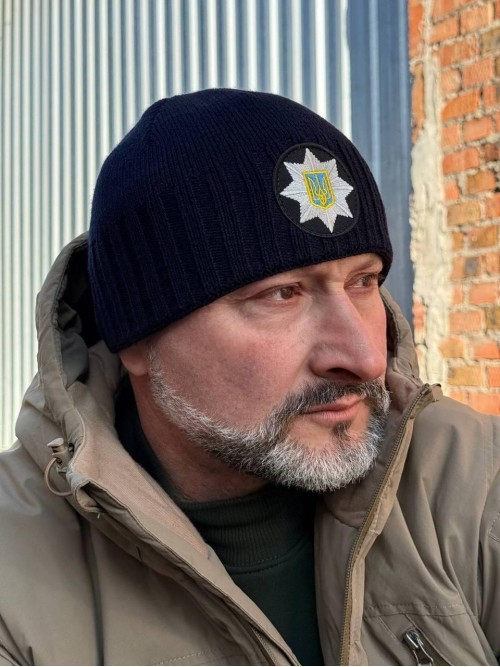 Шапка в'язана з кокардою Поліція Синя Шапка в'язана з кокардою Поліція Синя
