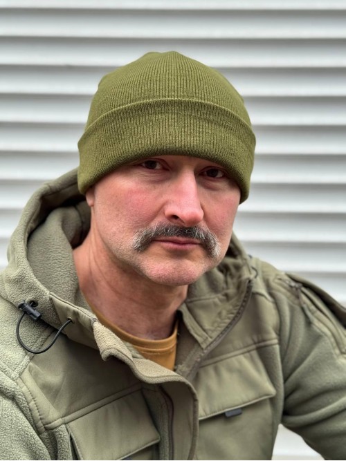 Шапка в'язана Reis олива