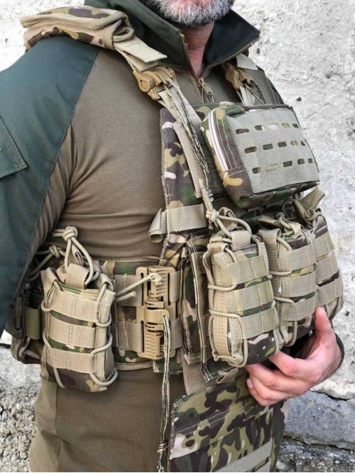 Плитоноска ISIK Мультикам з подвійним швидким скиданням на 4 точки скидання, 7 підсумків з напашником