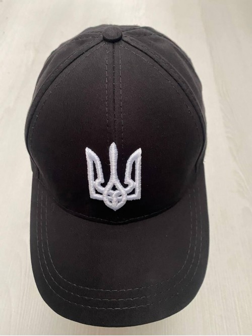 Бейсболка чорна з вишивкою Герб